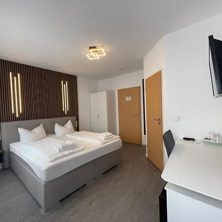 Loewen Hotel 3*